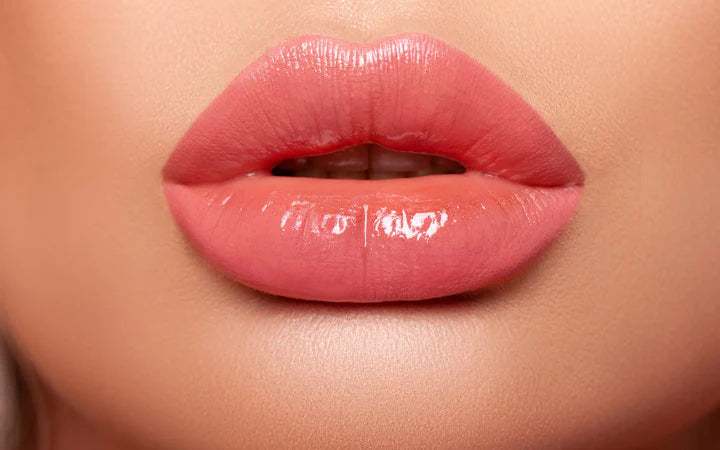 close-beautiful-full-lips.webp